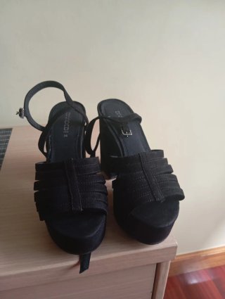 Sandalias tacón plataforma negras