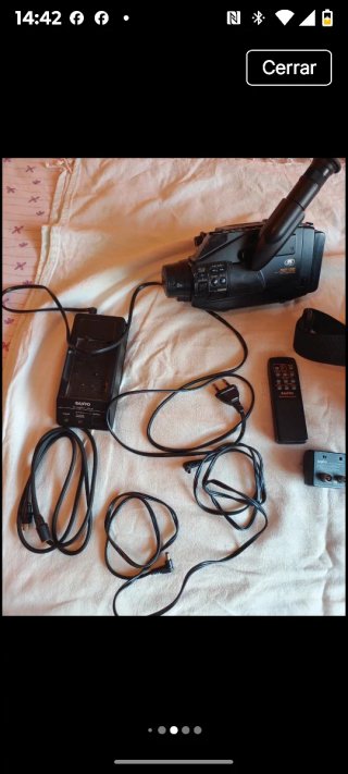 Cámara Sanyo Video8 con Accesorios
