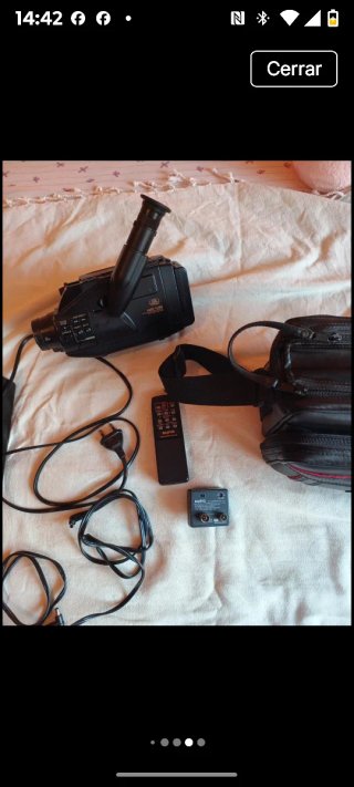 Cámara Sanyo Video8 con Accesorios