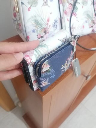 Cartera nueva Parfois estampado tropical.