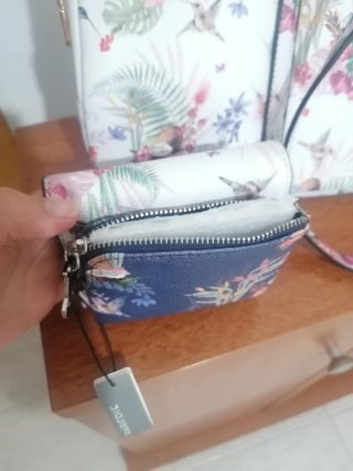 Cartera nueva Parfois estampado tropical.