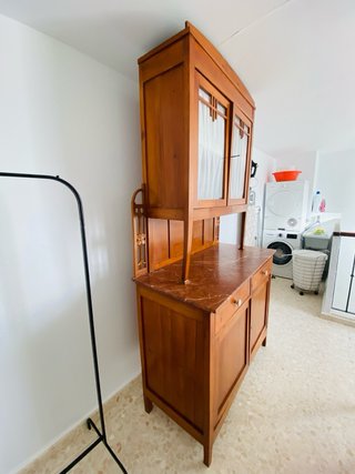 Alacena antigua madera y mesa del año 1925.