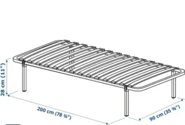 Base de cama KRAKHELLA con 4 patas