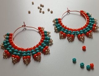Pendientes artesanales de cuentas