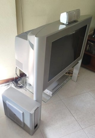 Televisor Philips 32 con DVD y Home Cinema