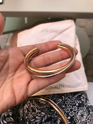 Brazalete y collar Calvin Klein bicolor