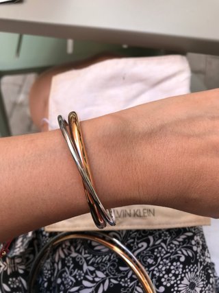 Brazalete y collar Calvin Klein bicolor