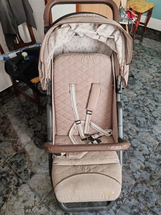 Silla de paseo ligera y plegable