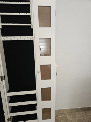 Espejo de dormitorio blanco y madera