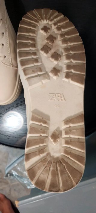 Botas de hombre color beige zara
