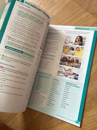 Idiomatic 1 Student's Book with Ebook