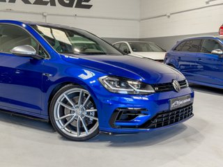 Volkswagen Golf R 300 CV DSG 4MOTION · Performance · Akrapovič · Pretoria 19” · DYNAUDIO