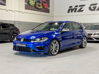 Volkswagen Golf R 300 CV DSG 4MOTION · Performance · Akrapovič · Pretoria 19” · DYNAUDIO