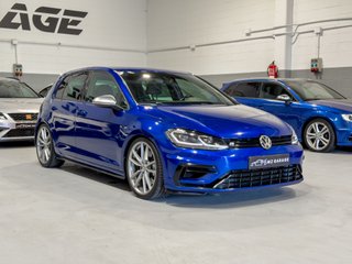 Volkswagen Golf R 300 CV DSG 4MOTION · Performance · Akrapovič · Pretoria 19” · DYNAUDIO