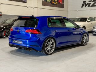 Volkswagen Golf R 300 CV DSG 4MOTION · Performance · Akrapovič · Pretoria 19” · DYNAUDIO