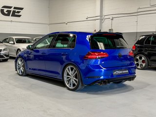 Volkswagen Golf R 300 CV DSG 4MOTION · Performance · Akrapovič · Pretoria 19” · DYNAUDIO