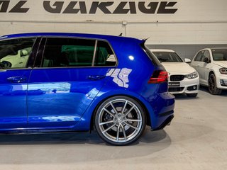 Volkswagen Golf R 300 CV DSG 4MOTION · Performance · Akrapovič · Pretoria 19” · DYNAUDIO