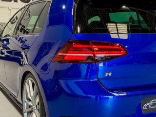 Volkswagen Golf R 300 CV DSG 4MOTION · Performance · Akrapovič · Pretoria 19” · DYNAUDIO
