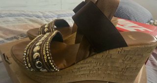 Sandalias cuña Bata elegantes doradas talla 39