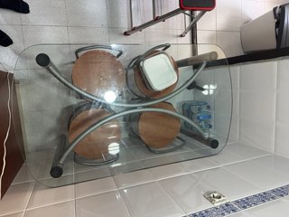 Mesa de cocina cristal y 4 banquitos