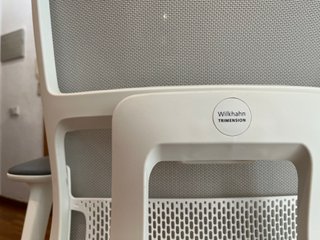 Silla ergonómica de oficina · Blanco y Gris