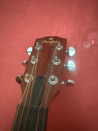 Guitarra Acústica con Afinador Integrado