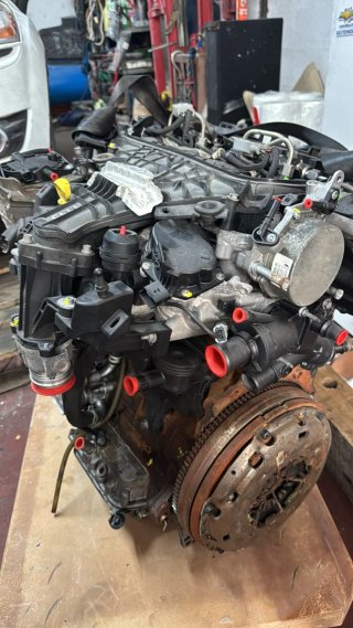Se realiza cualquier reparación de coches.