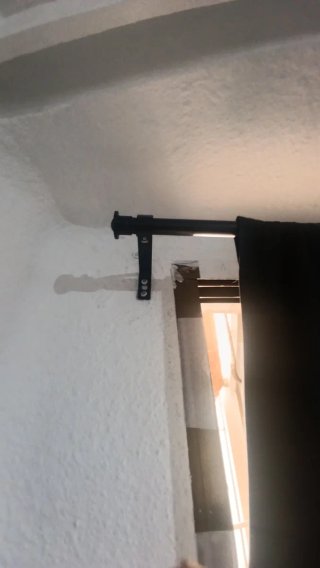 Cortina negra opaca con barra