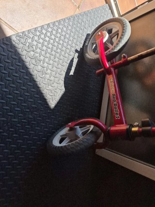 Bicicleta sin pedales Chicco Roja