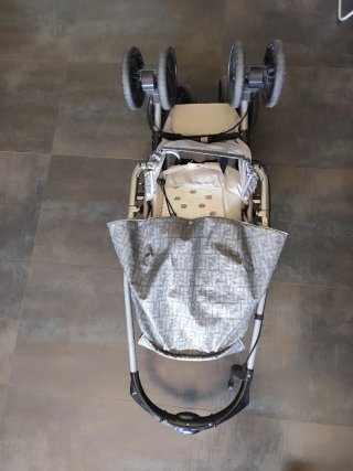 Silla de paseo Aprica x Fendi
