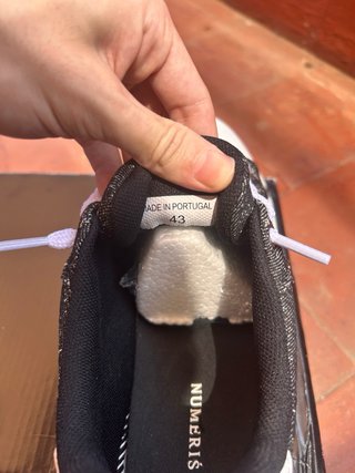 Zapatillas Numeris Negras y Blancas