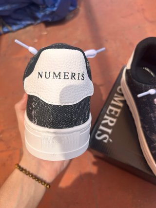Zapatillas Numeris Negras y Blancas