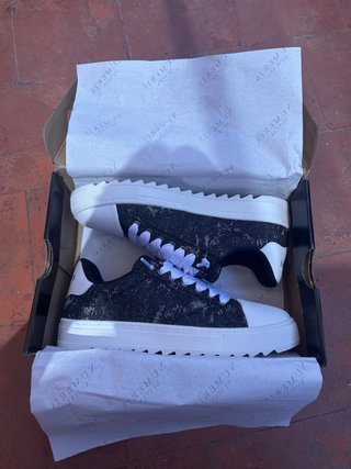 Zapatillas Numeris Negras y Blancas