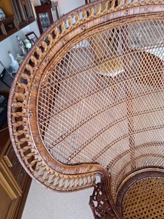 Sillón de mimbre estilo peacock