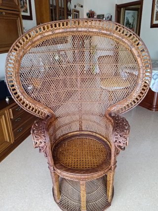 Sillón de mimbre estilo peacock