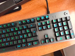 Teclado mecánico RGB de Logitech Modelo G513.(LEER