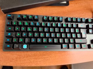 Teclado mecánico RGB de Logitech Modelo G513.(LEER