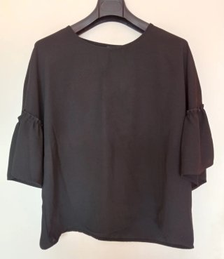 Blusa negra manga acampanada