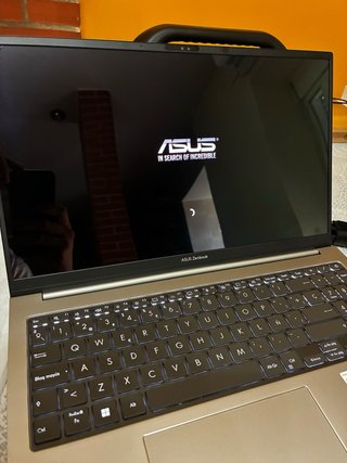 Portátil ASUS Zenbook 15 OLED UM3504DA