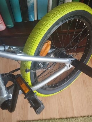 Bicicleta BMX Decathlon plateada usada 2 veces