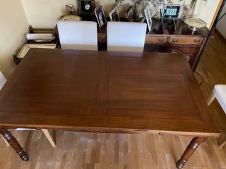 Mesa de comedor de madera maciza