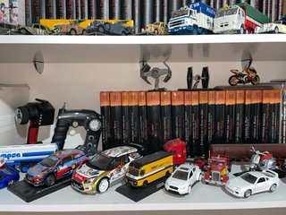 varias sagas de libros.