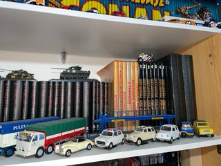 varias sagas de libros.