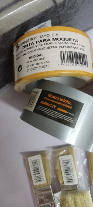 Lote de 8 brochas de madera + rollos de cinta lija