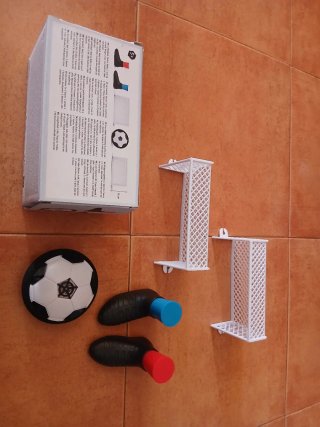 Calcio d'aria con porte e pale