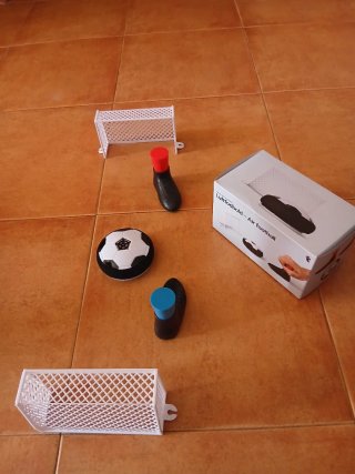 Calcio d'aria con porte e pale