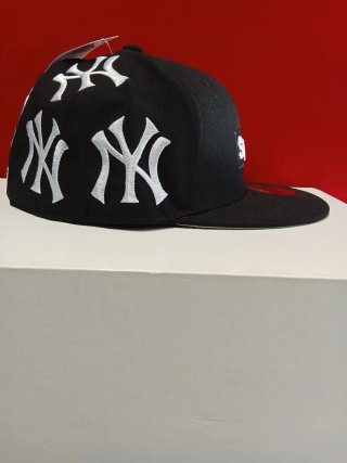 Gorra Supreme New Era Negra Talla 7.1/2