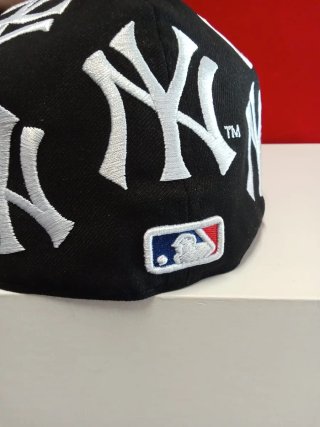 Gorra Supreme New Era Negra Talla 7.1/2