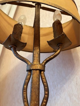 Lámpara de mesa de hierro forjado artesanal