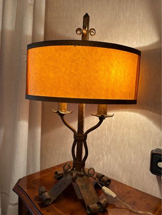 Lámpara de mesa de hierro forjado artesanal